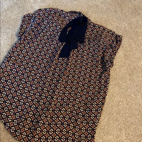 A chiffon blouse - Picture 3 of 3